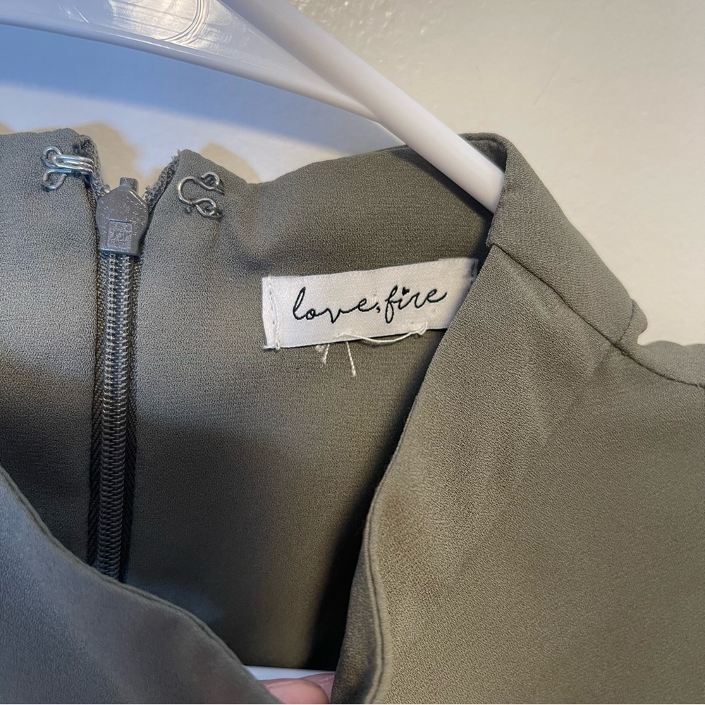 Love, Fire Sleeveless‎ Olive Green Top women’s size medium - Picture 3 of 3